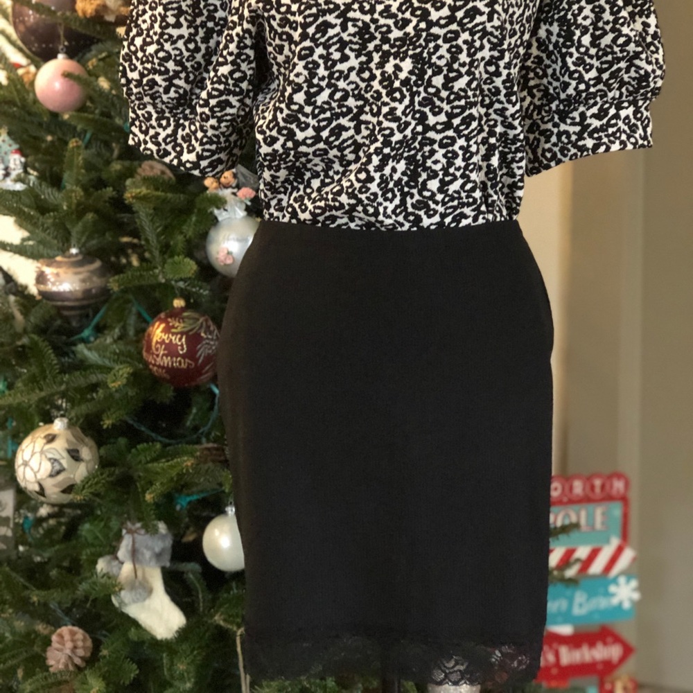 🎁 NWOT: Express Black Pinstripe & Lace Mini Skirt